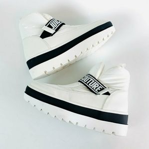(Ew)Juicy couture women white boots